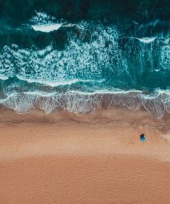 Fototapeta Písečná pláž s mořskými vlnami