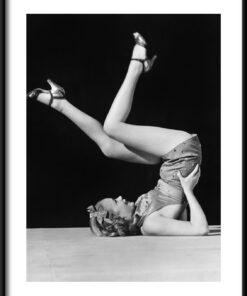 Plakát s tvarovanými nohami