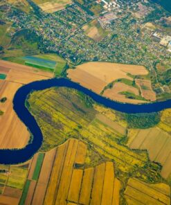 Fototapeta Obdělávaná pole a řeka