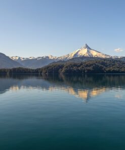 Fototapeta Odraz sopky v jezeře