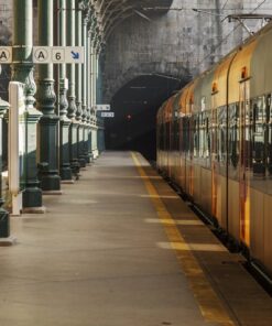 Fototapeta Vlak na nástupišti