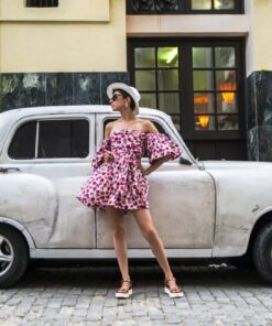 Fototapeta Žena s bílým autem