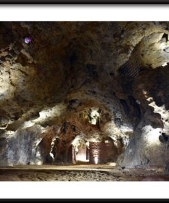 Plakát V Jeskyni Tunelu