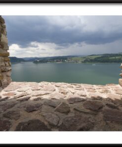 Plakát z okna zámku