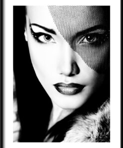 Plakát s černým závojem