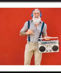 Vousatý s rozhlasovým plakátem